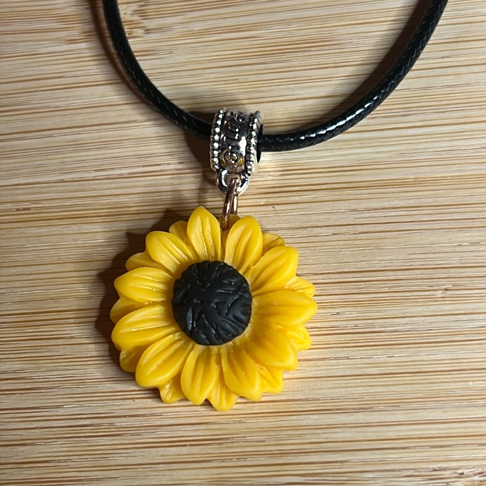 B1G2 free- Resin sunflower necklace